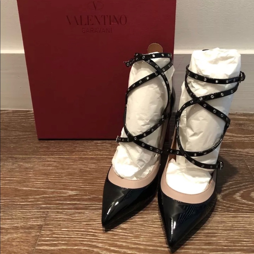 $995 NEW VALENTINO BLACK PATENT LEATHER PUMPS SZ 6
